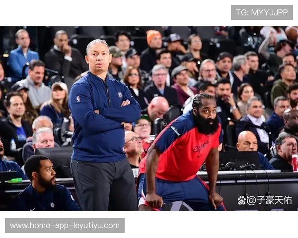 教练强调战术纪律，球队防守效率提升，球员布置战术