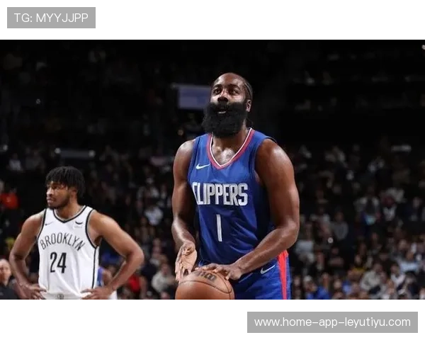 快船持续低迷，哈登拼尽全力，哈登晃倒的快船球员是谁