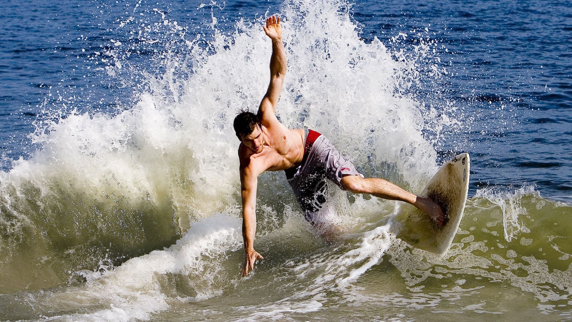 乐鱼体育入口-14场6球7助！巴萨捡到宝，28岁正值巅峰，自愿降薪儿萨梦，巴萨msg